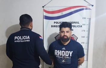 Cristian Narváez (de frente) fue imputado por homicidio doloso y omisión de auxilio por la muerte de Arnaldo Ramón, de 44 años,