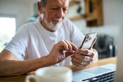 Cómo aprender a usar un smartphone después de los 60.