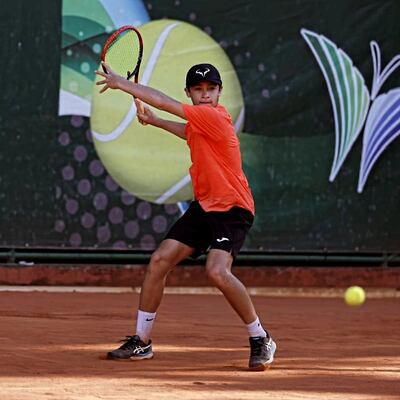 Rodrigo Oya, campeón de dobles en el Pascuas, empezó bien.