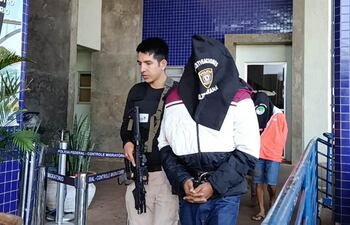 Los brasileños fueron entregados a la Policía Federal en la cabecera del Puente de la Amistad.