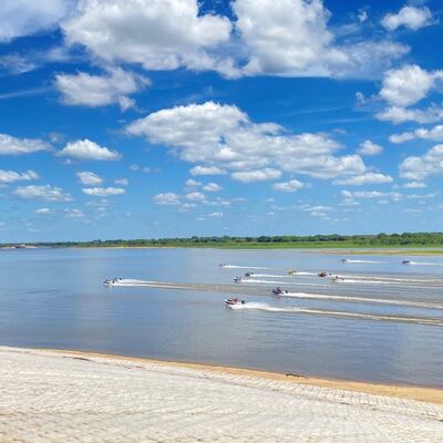 Cada día llegan cientos de personas amantes de la pesca al departamento de Ñeembucú.