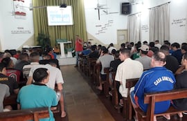 Personas privadas de libertad en una de las jornadas del taller.