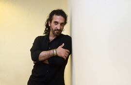 El pianista Nima Sarkechik nació en Francia, pero es de padres iraníes, y llegó a nuestro país de la mano de la embajada de Francia en Asunción para realizar dos presentaciones y mantener encuentros con grupos artísticos nacionales.