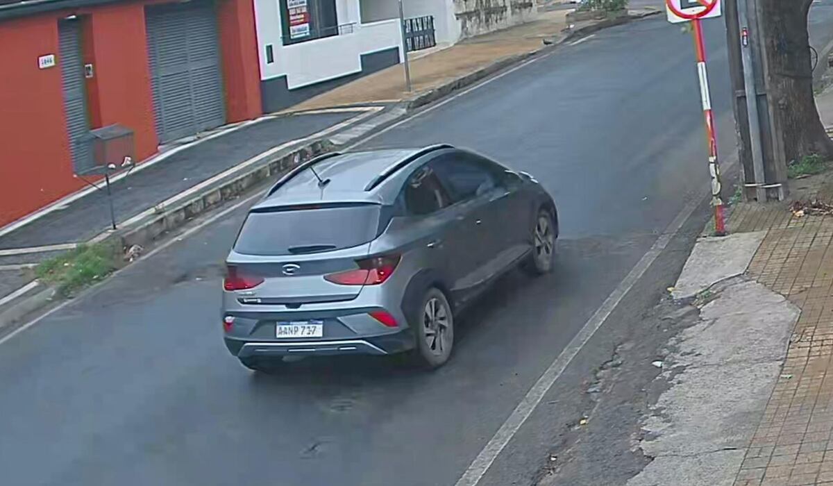 Identifican al líder de la banda de autochorros que le pegó con un machete a un adolescente de 15 años