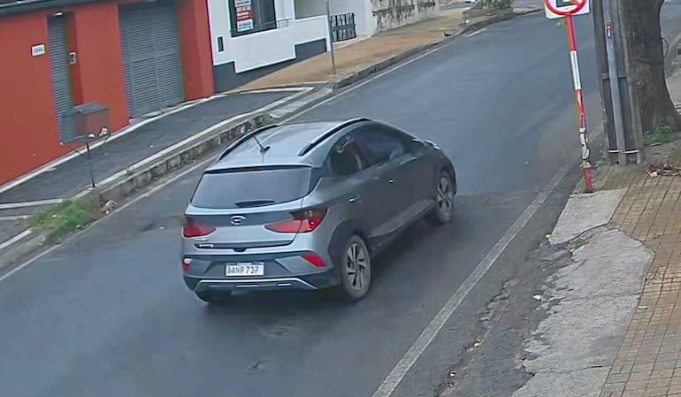 El automóvil Hyundai usado en el asalto contra el chico de 15 años.