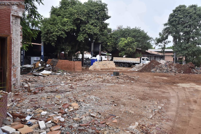 Inician las clases 1.467.803 estudiantes, en escuelas públicas en ruinas y sin muebles