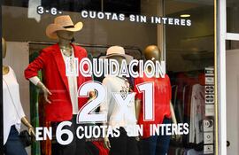 Causas de la inflación son diversas e incluyen factores como un exceso de demanda sobre la oferta y el incremento en los costos de producción.