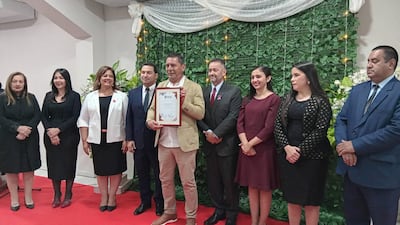 ciudad de Pilar.
Rubén Sosa, chofer de la ambulancia que diariamente lleva pacientes a Corrientes y Resistencia, Argentina, fue declarado Hijo Dilecto de la ciudad de Pilar.