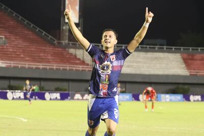 El delantero Alan Méndez festeja el tercer tanto del "Potro", en el triunfo de anoche ante el 3 de Febrero. (Foto: APF)