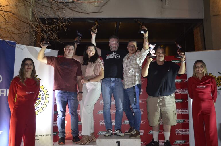 Podio Clase E, con Javier Carbonatti/Santiago Osella, Alejandro y Florencia Salomoni, y Lua Weiler.