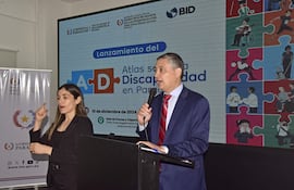 El director del INE, Iván Ojeda, durante el lanzamiento programa Atlas sobre la Discapacidad en el Paraguay.