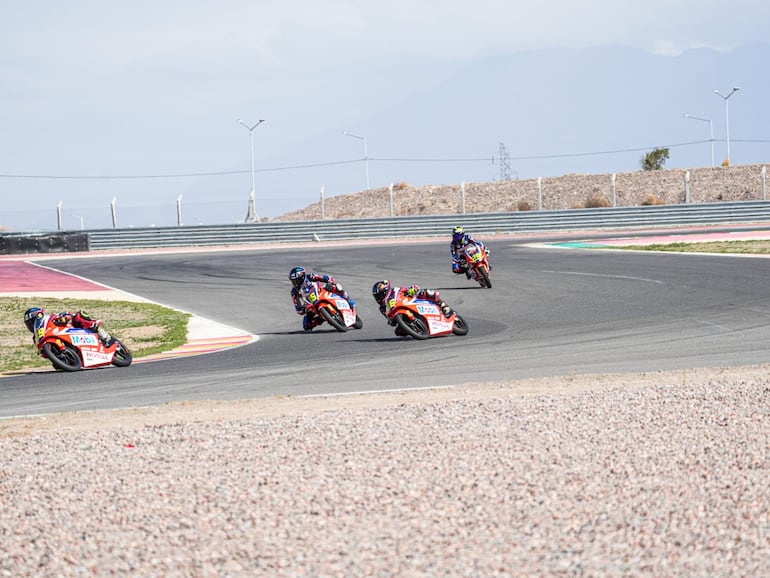 Una postal con los pilotos protagonistas del fin de semana; entre ellos, Nico Torrez con el #46.