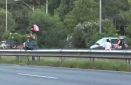 Vecinos denuncian cruce peligroso de alumnos en zona de la Escuela Bolivariana de Venezuela.