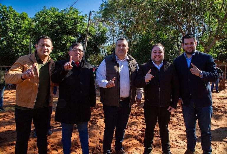 Candidatos a concejales e intendentes de Luque y Areguá usando recursos estatales para posicionar su figura.