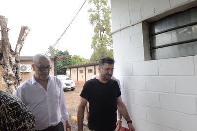 El senador argentino Edgardo Darío Kueider cuando llegaba a la Fiscalía de Ciudad del Este en compañía de sus abogados.