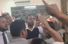 Asamblea estudiantil termina en incidentes tras disputa por sistema de votación