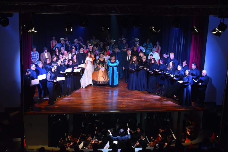 Tras 15 años, el Teatro Municipal de Villarrica volvió a recibir al público.