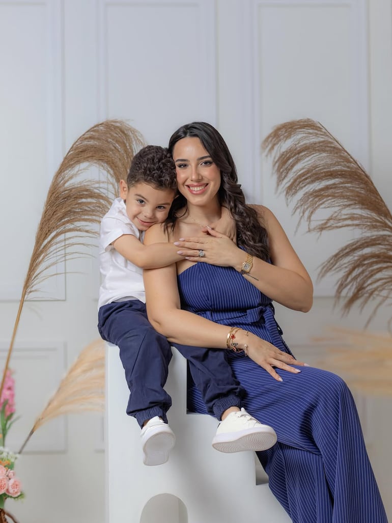 "Ser mamá es descubrir un amor que transforma todo", expresó Alexia Notto en la previa del Día de la Madre. (Instagram/Alexia Notto)
