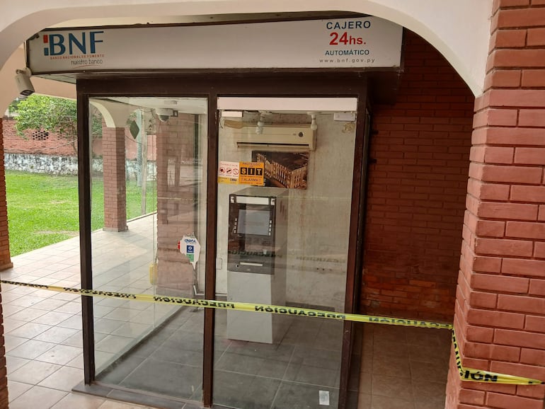 En pleno fin de mes, funcionarios públicos no pueden percibir salarios en Fuerte Olimpo - Noticias del Chaco
