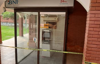 Cajero automático cerrado del BNF, no funciona en Fuerte Olimpo