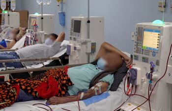 Sala de diálisis en el Hospital Central del IPS. Asegurados denuncian precariedades en infraestructura y mobiliarios.