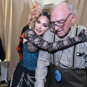 ¡Tierna postal! Madonna junto a su padre, Silvio Ciccione, quien ayer cumplió 93 años.
