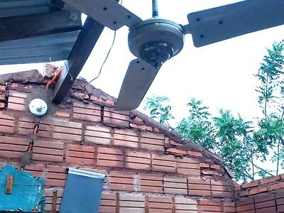 Varias familias quedaron a la intemperie en compañías de San Roque González.