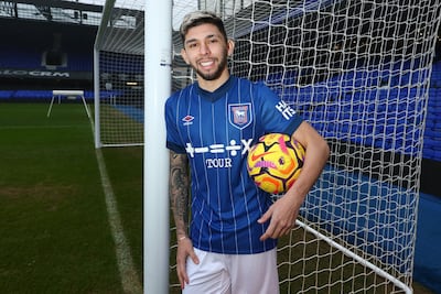 El delantero Julio César Enciso, durante su presentación en el Ipswich Town de la Premier League en enero de 2025.