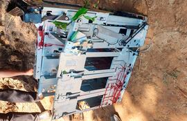 Partes recuperadas del cajero automático del BNF que fue robado en Yatytay.