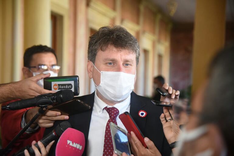 Denis Lichi, titular de Petropar.