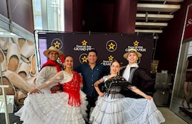 Fernando Contrera y Kristin Vera junto al profesor Gustavo Kuschinski y Jazmín Prieto Bruno Huber.