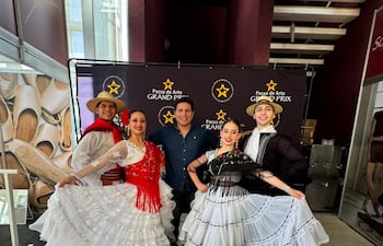 Fernando Contrera y Kristin Vera junto al profesor Gustavo Kuschinski y Jazmín Prieto Bruno Huber.