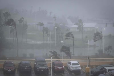 El supertifón Bavi golpea la isla de Guam, en el Pacífico.