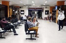 La Dinapi operaba con atención por turnos, que se solicitaban en la web,  a fin de evitar aglomeración en la oficina.