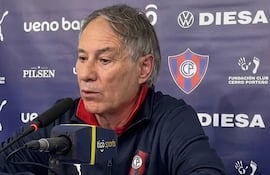 Ariel Enrique Holan (65 años), director técnico argentino de Cerro Porteño.