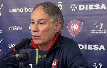 Ariel Enrique Holan (65 años), director técnico argentino de Cerro Porteño.