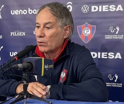 Ariel Enrique Holan (65 años), director técnico argentino de Cerro Porteño.