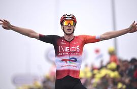 Arensman frena la razia de Pogacar, que es aún más líder del Tour.