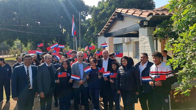 Los rosarinos dieron una calurosa  bienvenida al embajador de China Taiwán en Villa del Rosario