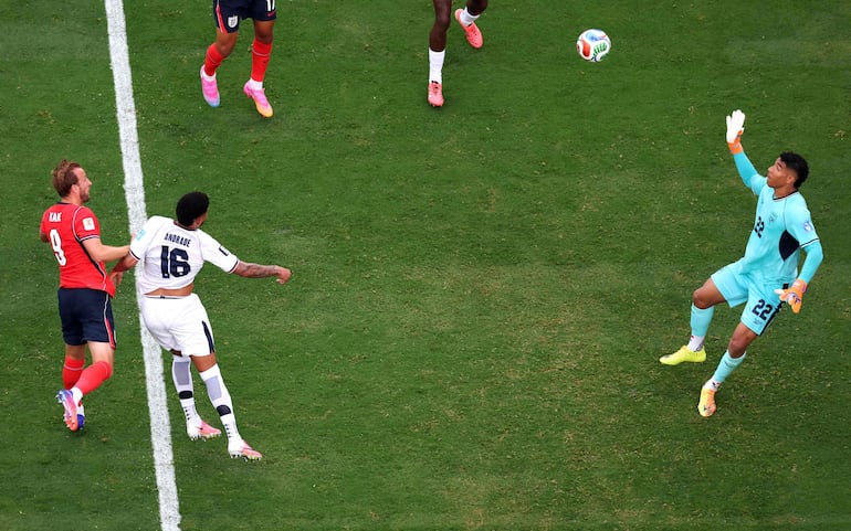 Harry Kane (#9) de Inglaterra, con un cabezazo, puso el 2-0 definitivo ante Panamá en New Jersey (Estados Unidos). 