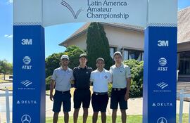 Ezequiel Cabrera (i), Erich Fortlage, Héctor Ortega y Benjamín Fernández, prestos para el torneo.