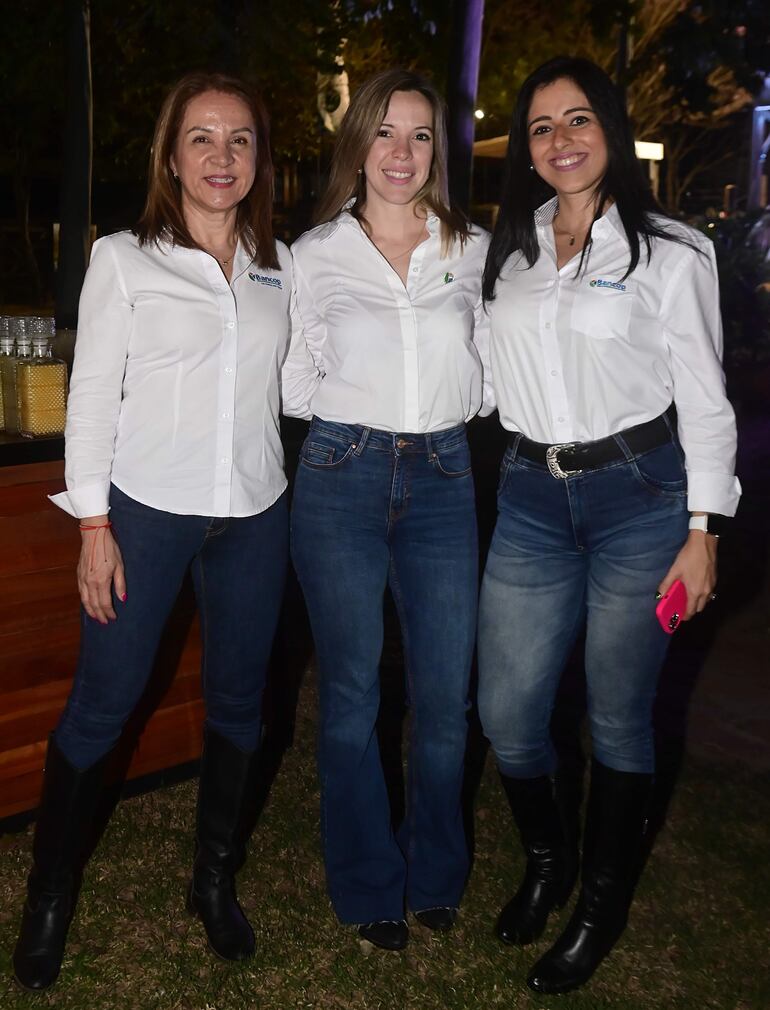 Blanca Trigo, Serena Ortuzar y Carmen Franco.