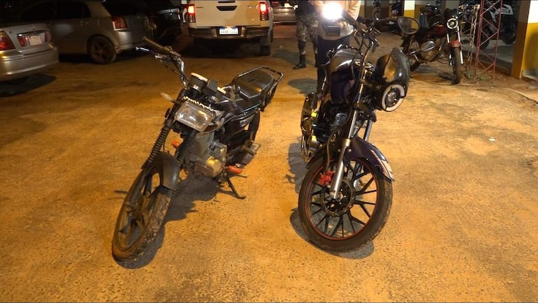 Policías aprehendidos tras llevar motocicletas incautadas de una comisaría - Policiales