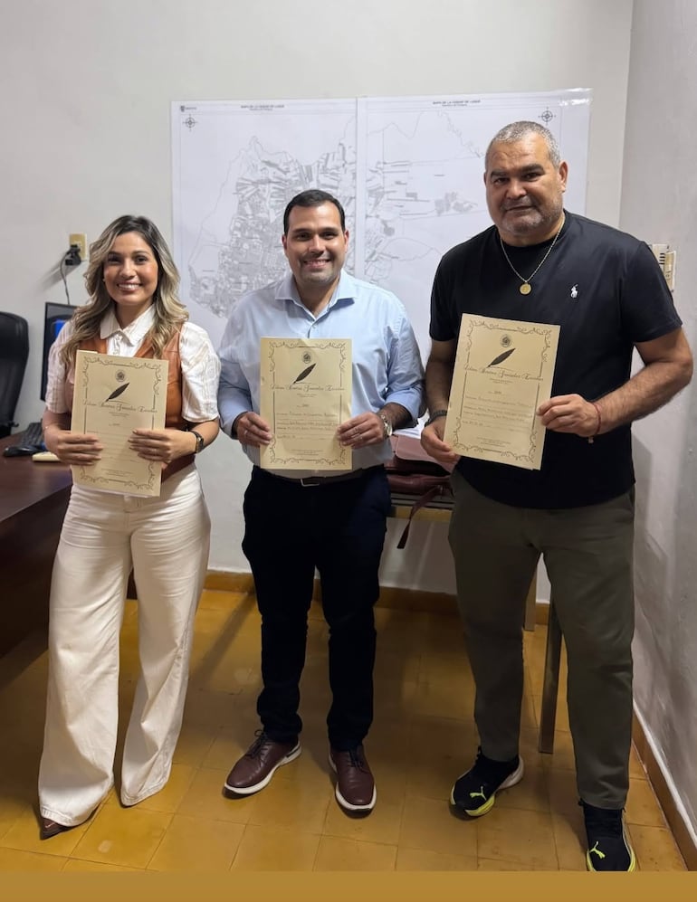 Chilavert firmó el acuerdo para someterse a la encuesta y de perder apoyar al ganador, pero ahora faltó a su palabra.