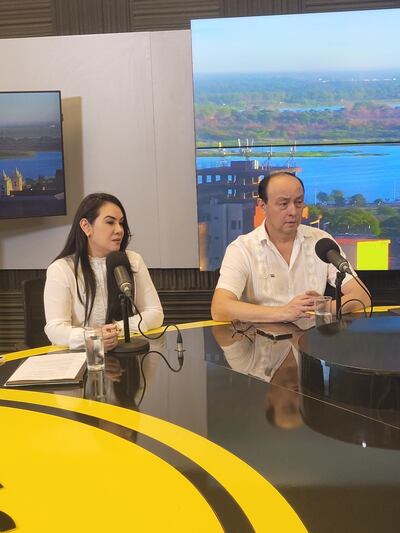 Dr. Luis Fleytas, director de Hospitales del Área Central del IPS; Dra. Natalia Arce, directora del programa "Medicasa".