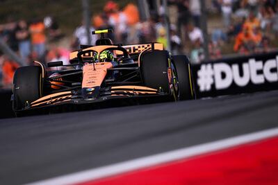 El McLaren del piloto británico Lando Norris en la clasificación del Gran Premio de los Países Bajos en el Circuito de Zandvoort, en Zandvoort, Países Bajos.