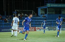 Festejo de Cabrera tras el gol de Sol