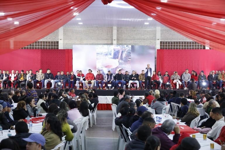 Denis Torres en su cena de confraternidad con sus candidatos a concejales.