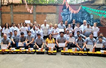 Grupo de personas que recibieron capacitación y certificación por parte de Sinafocal