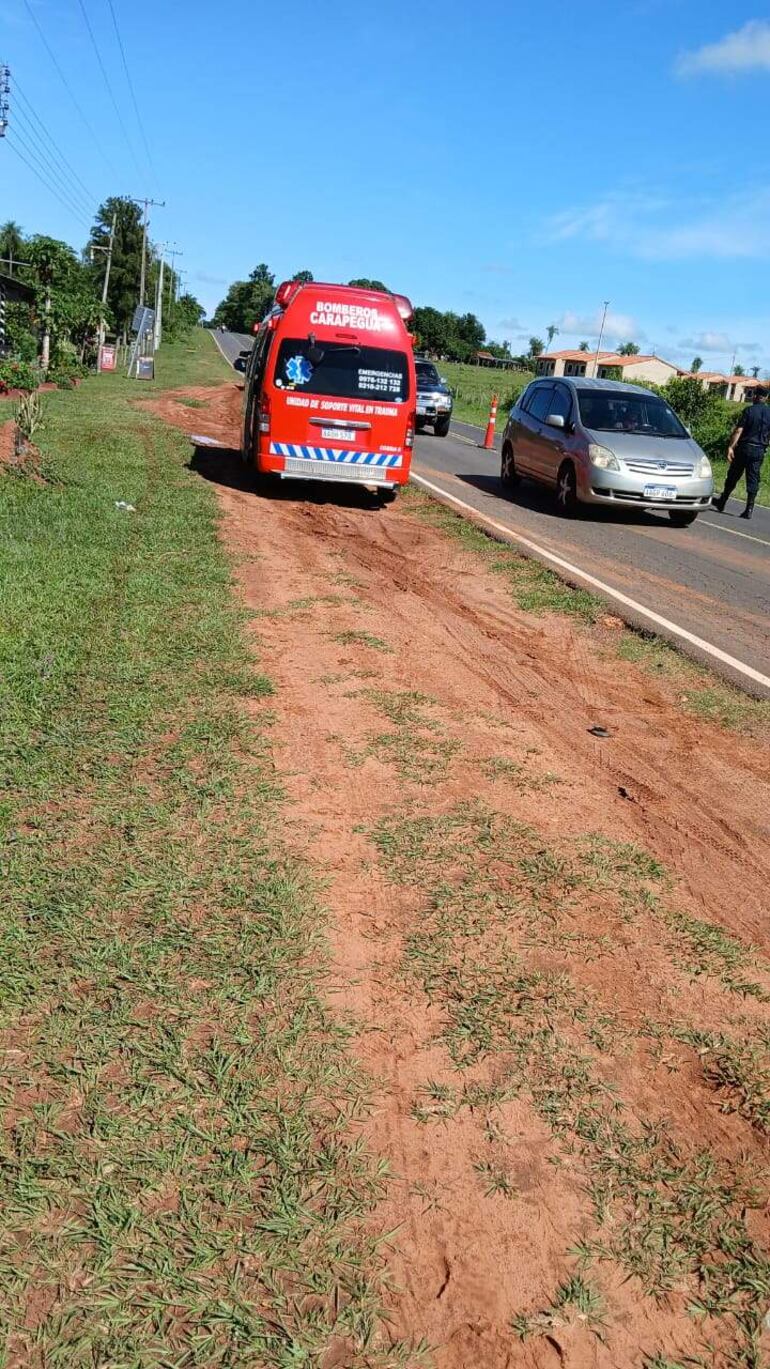 La accidentada fue asistida por bomberos voluntarios y trasladada al Hospital Distrital de Carapeguá.